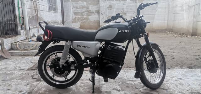 Electric Motorcycle ** 1 charge = 100km **