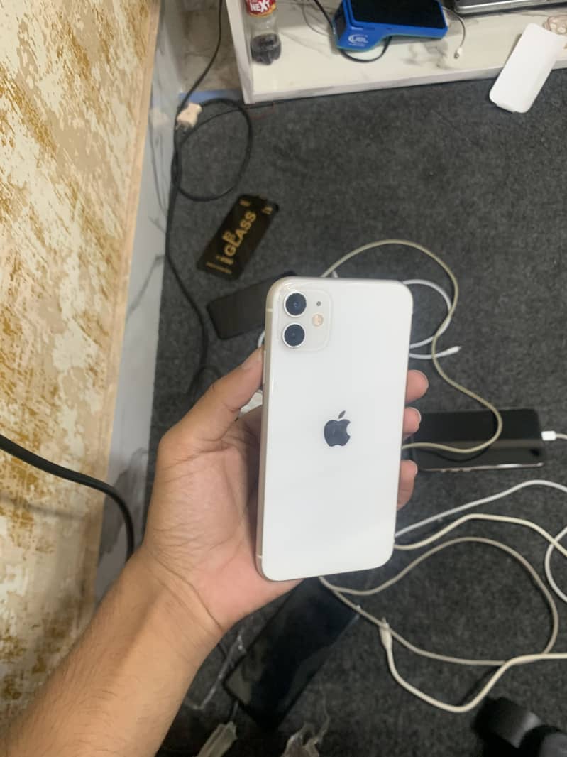 Apple iPhone 11 0