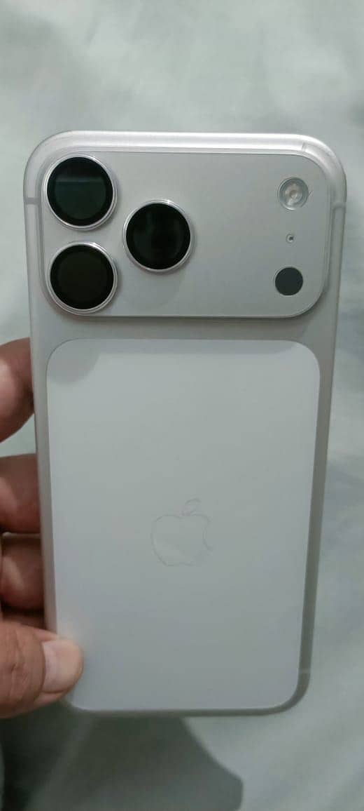 Apple iPhone 17 Pro Max 2