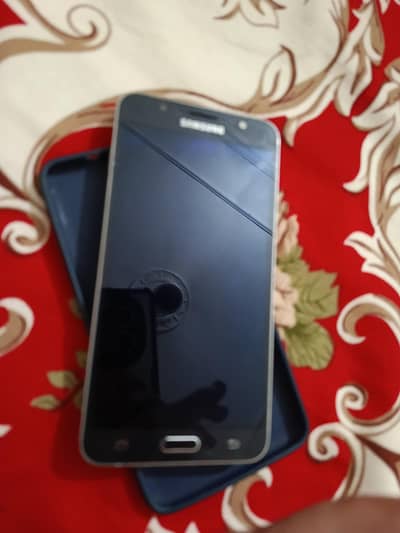 Samsung Mobile J7 6