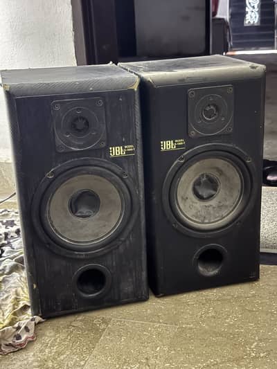 JBL speakers with music box