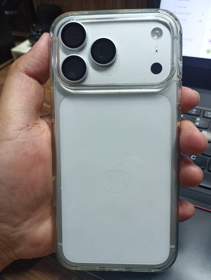 Apple iPhone 17 Pro Max 3