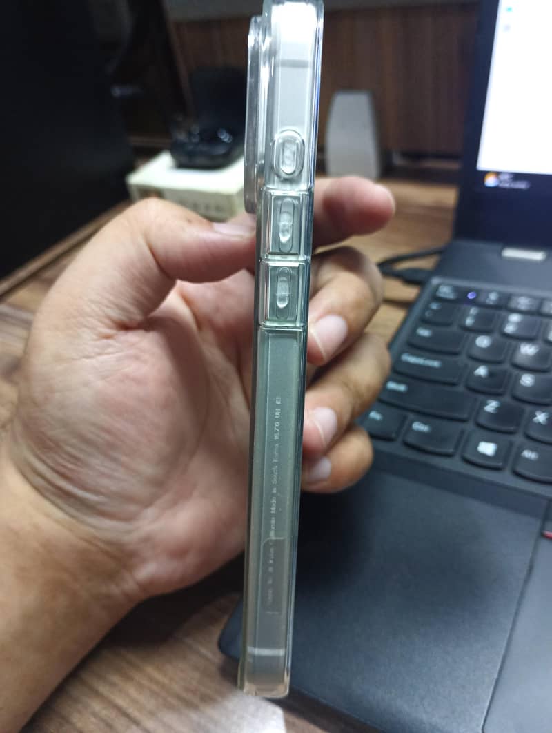 Apple iPhone 17 Pro Max 4