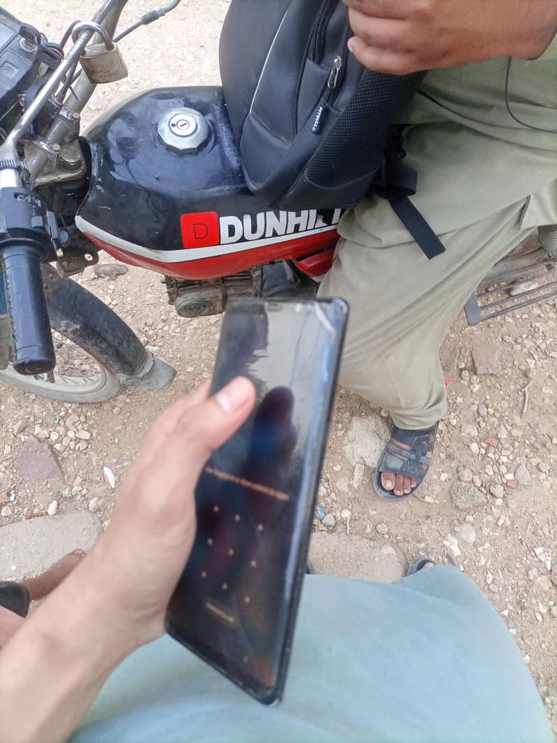 Samsung Mobile Note 8 4