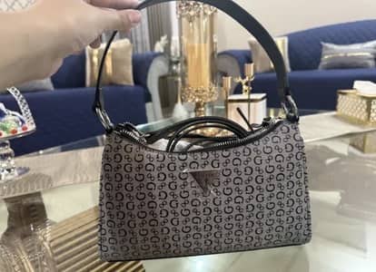 Brand : Guess