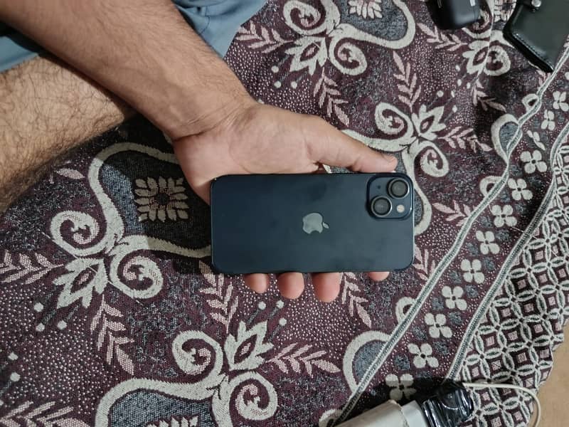 Apple iPhone 13 2