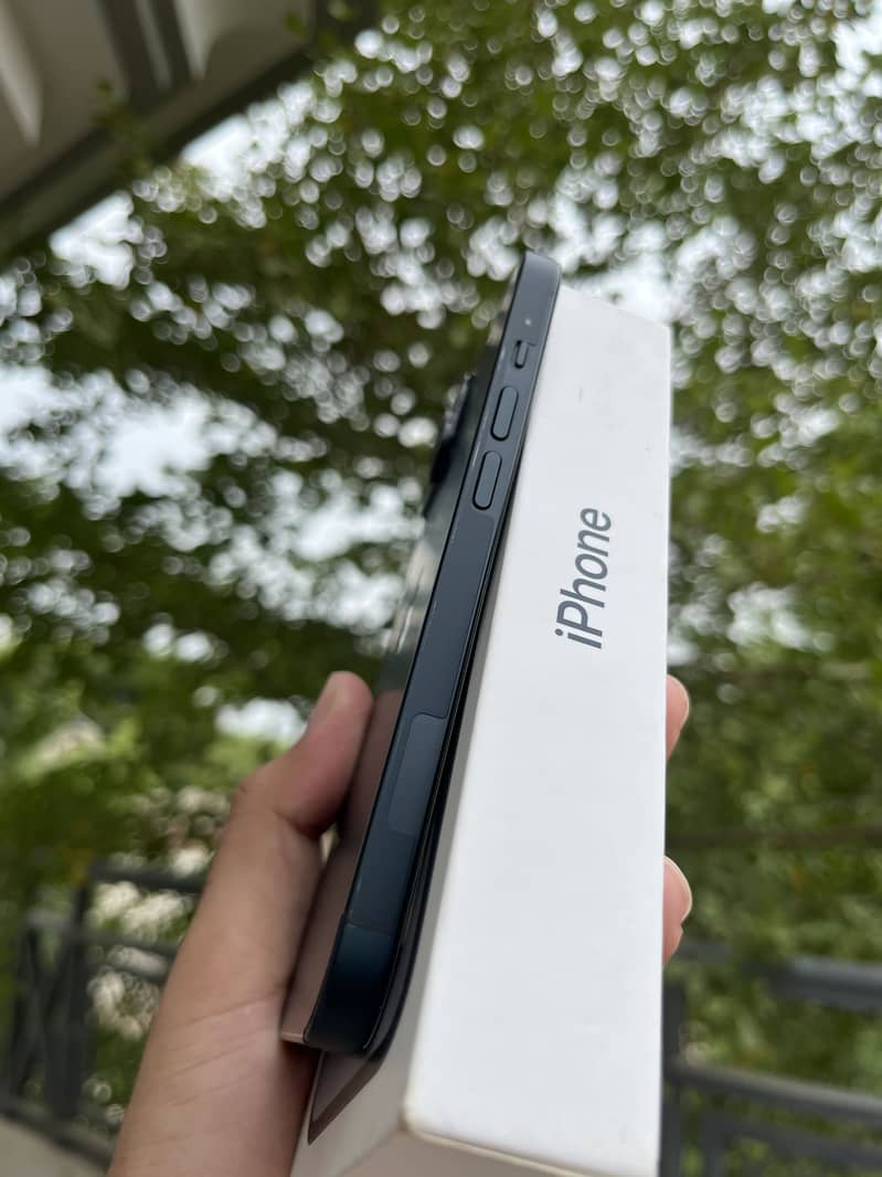 Apple iPhone 14 3