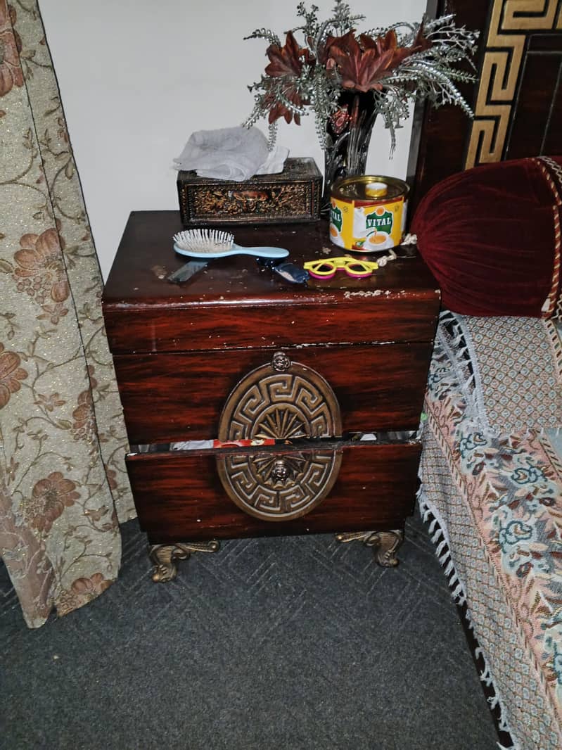 Dressing and Side tables 0