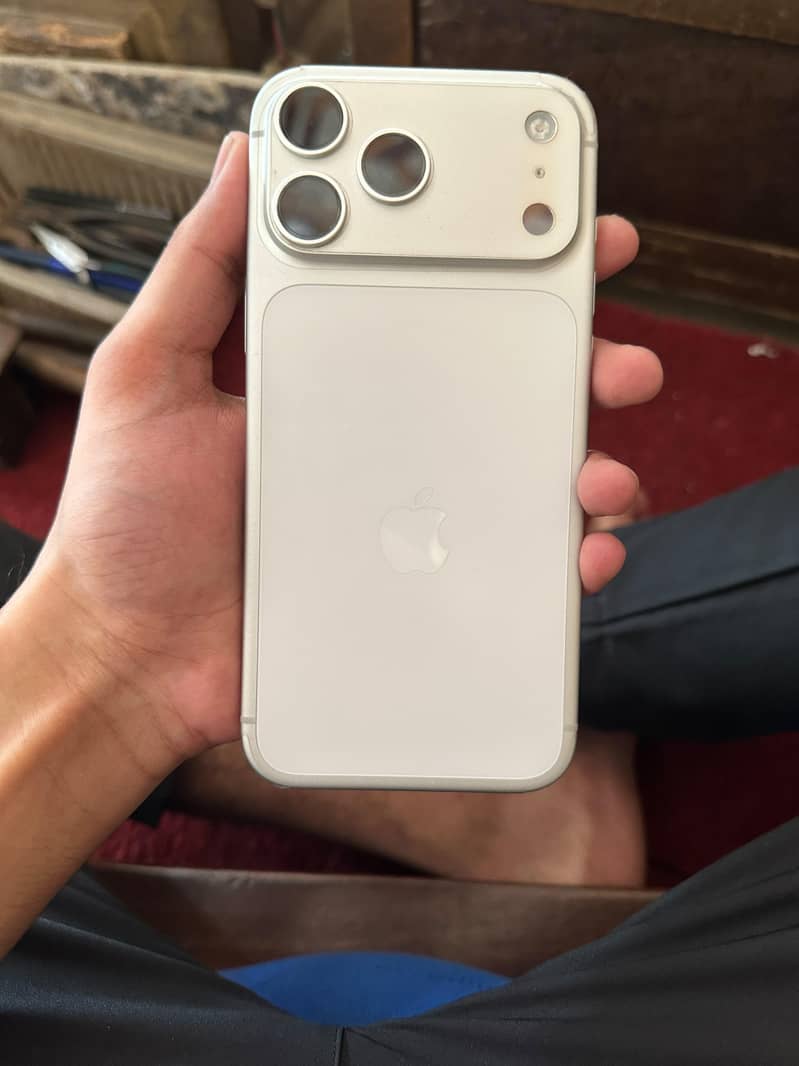 Apple iPhone 17 Pro Max 0