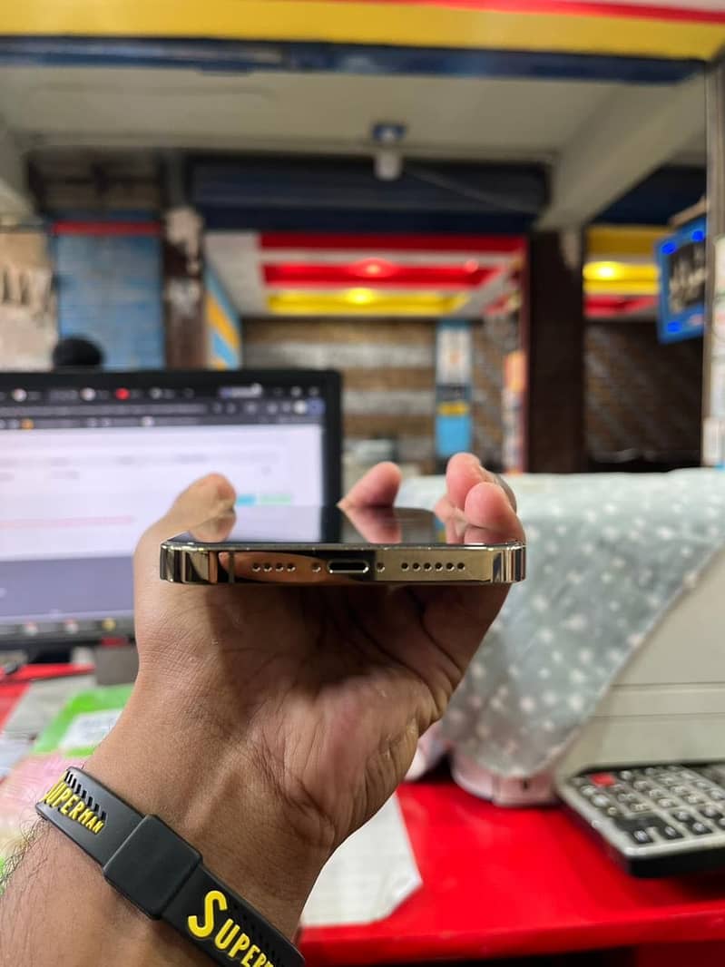 Apple iPhone 13 Pro Max 5