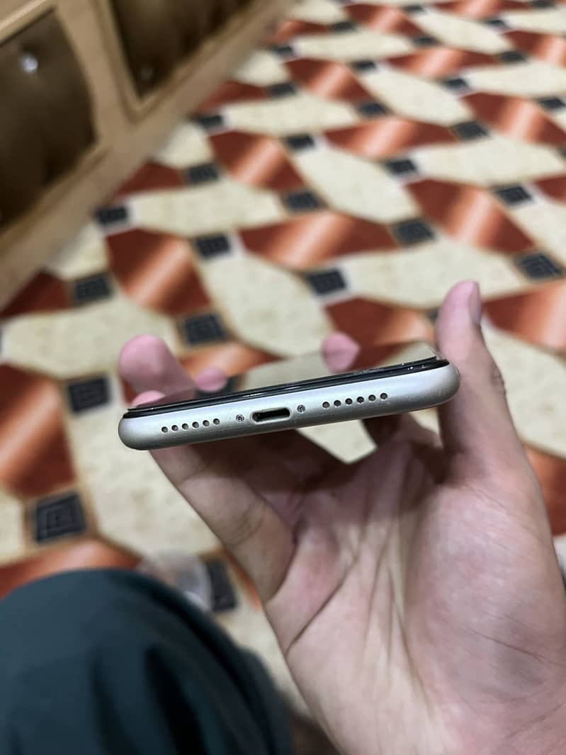Apple iPhone 11 3