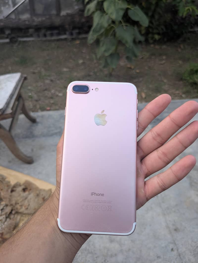 Apple iPhone 7 Plus 1