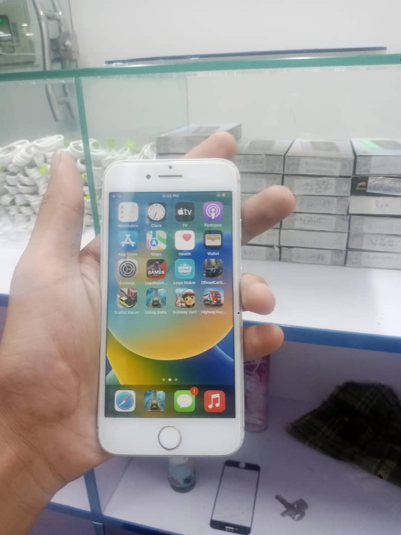 Apple iPhone 8 1
