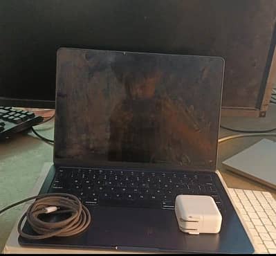 MacBook Air M3 13" — 8GB/256GB