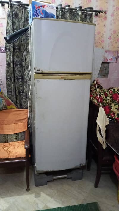Dawlance Medium Size Fridge For Sale – Excellent Condition