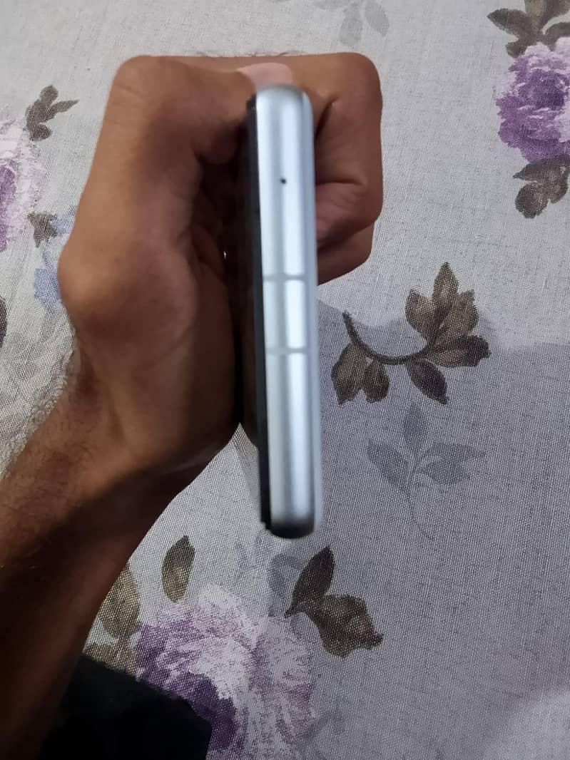 Google Pixel 7a 4