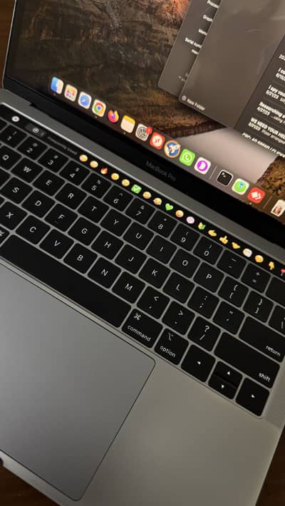 MacBook Pro 13" (2018) Touch Bar | Intel Core i7 16GB RAM / 512GB SSD