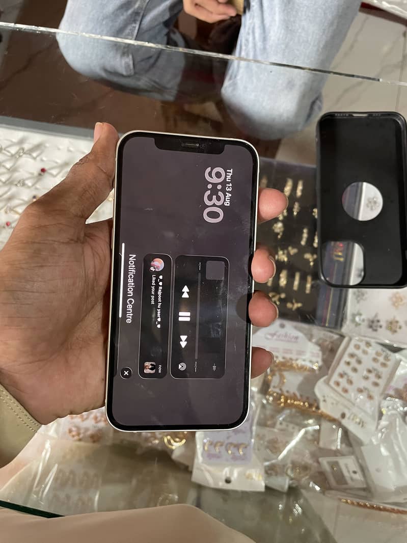 Apple iPhone 12 3