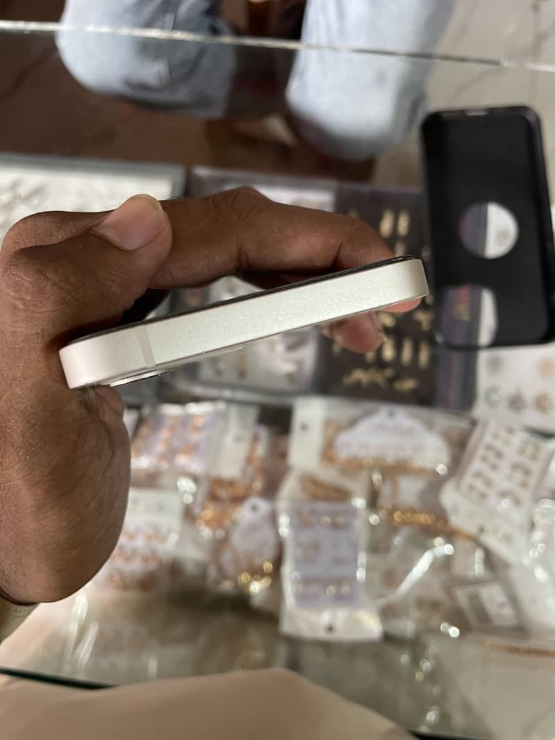Apple iPhone 12 4
