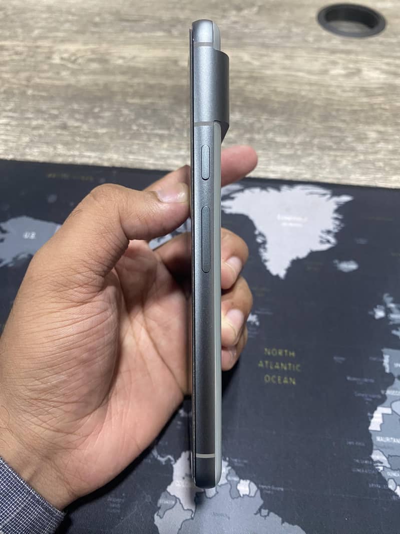 Google Pixel 8 4