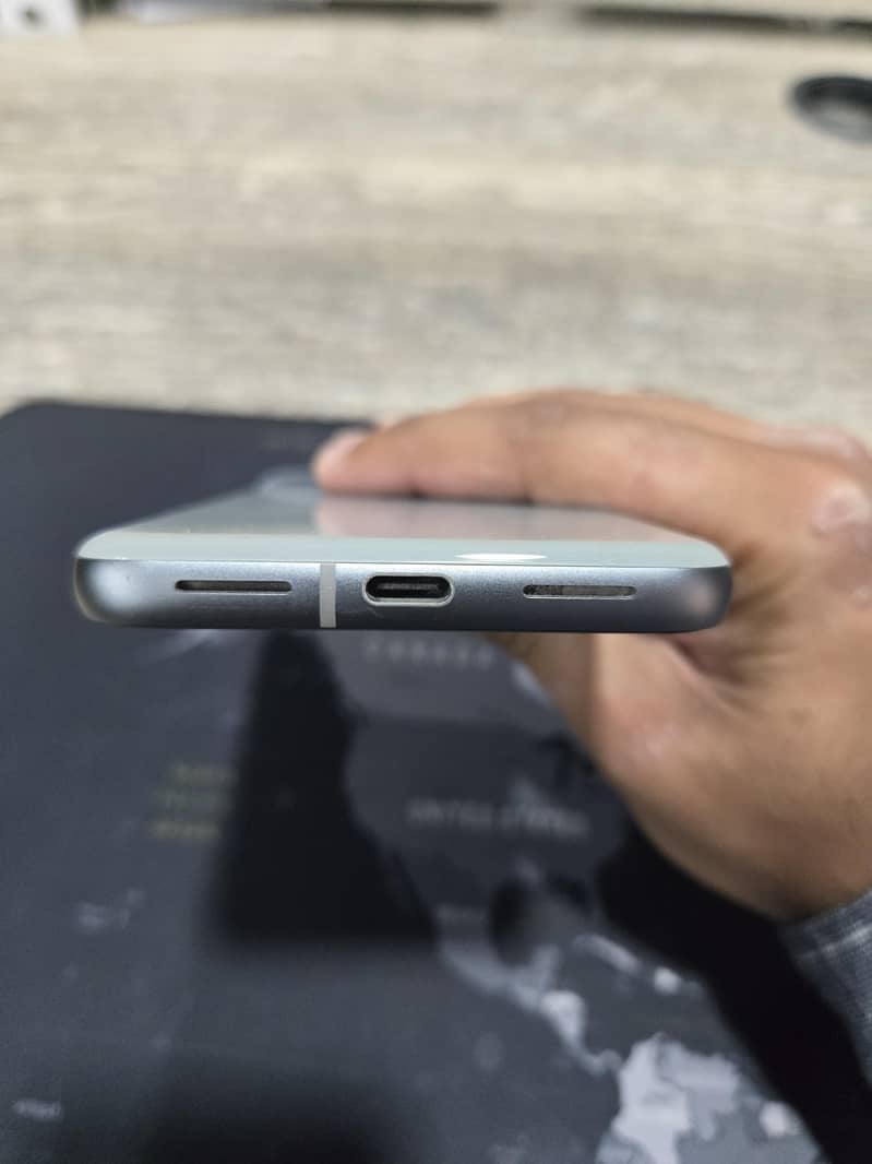 Google Pixel 8 12