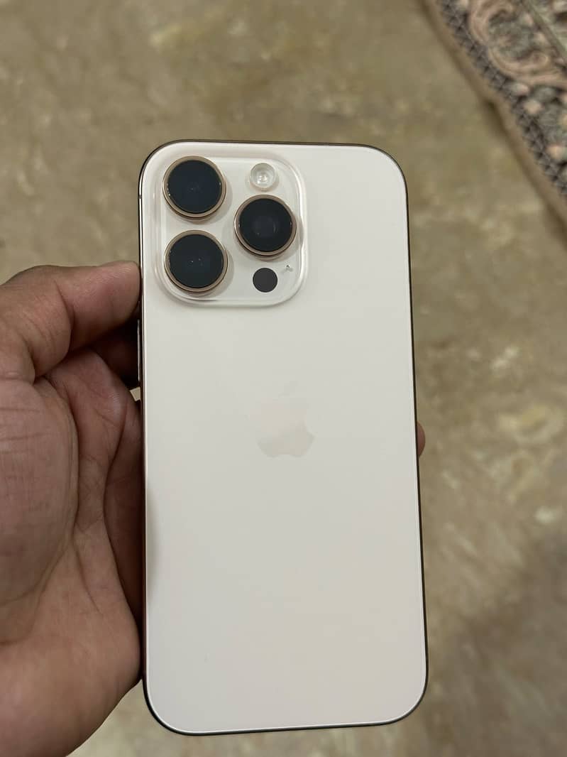 Apple iPhone 16 Pro 4