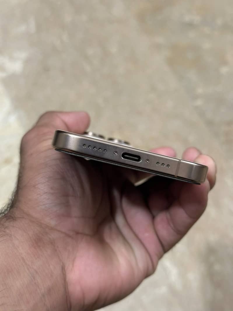 Apple iPhone 16 Pro 5