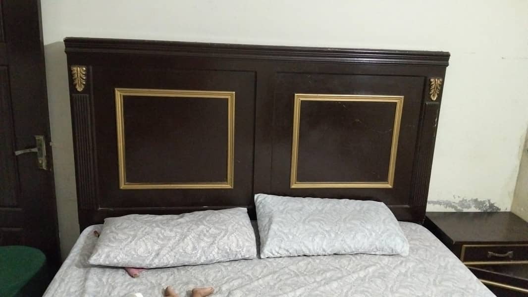 bed dressing table 3 table set chears stul 4 sadtable 3