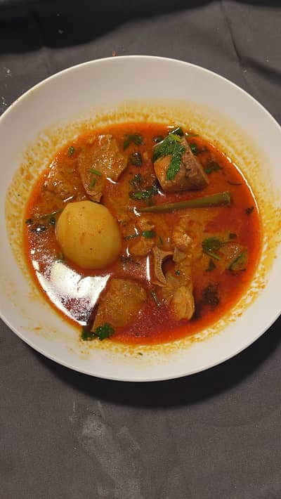 Female  lady  needed  for  small family  cooking