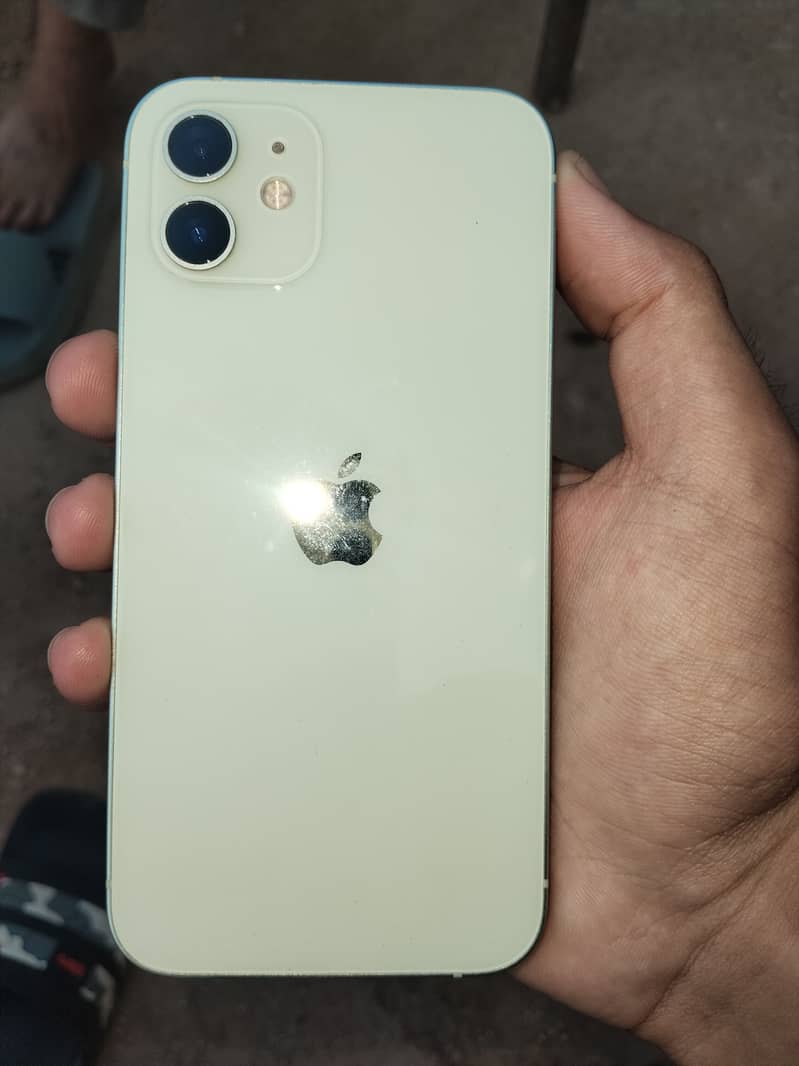 Apple iPhone 12 4