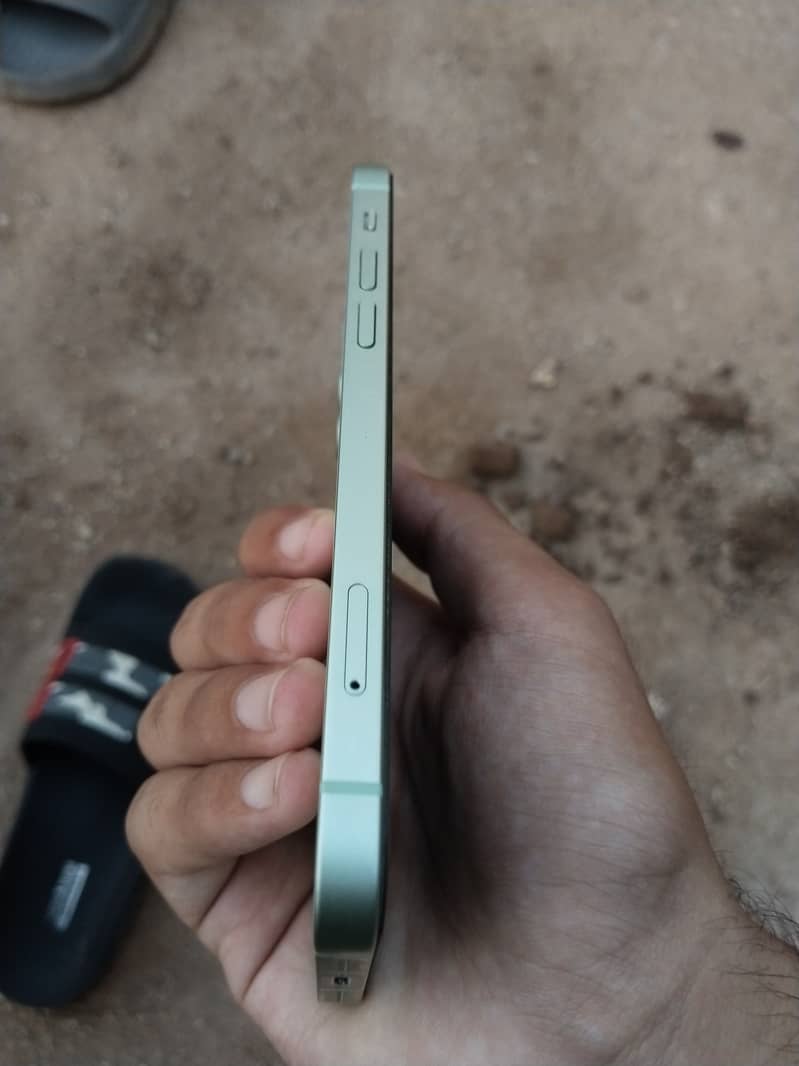 Apple iPhone 12 6