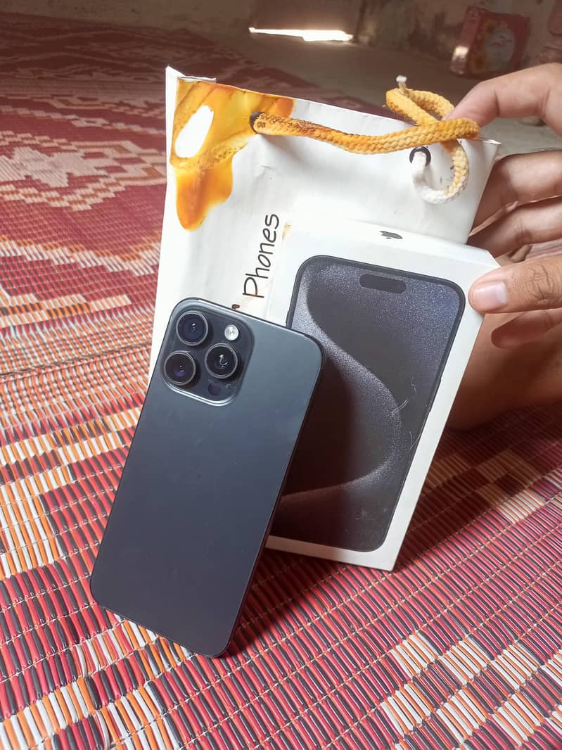 Apple iPhone 15 Pro Max 2