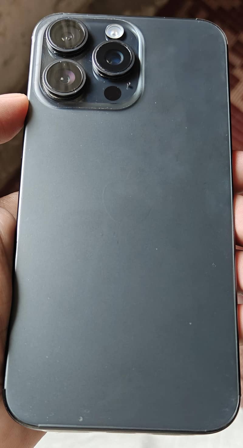 Apple iPhone 15 Pro Max 4