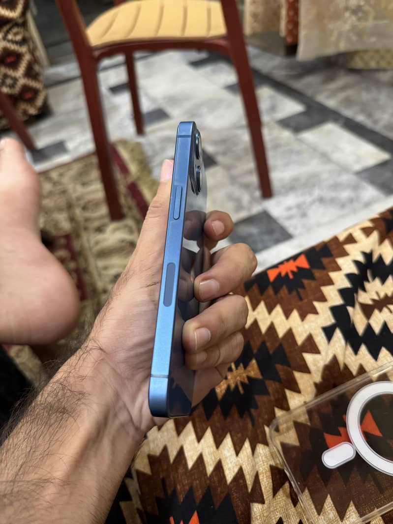 Apple iPhone 13 0