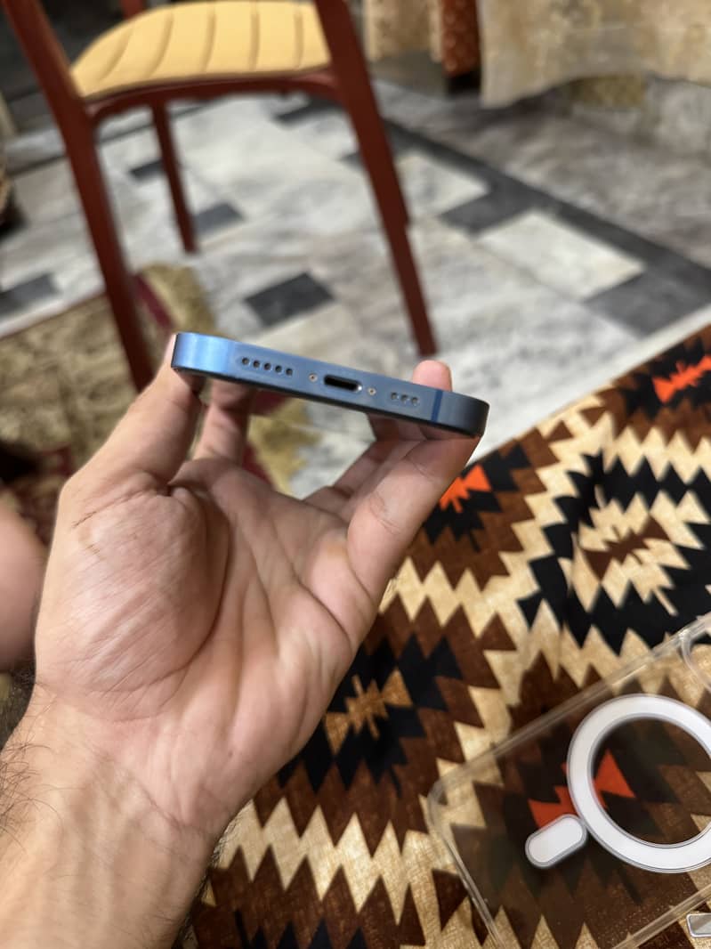 Apple iPhone 13 4