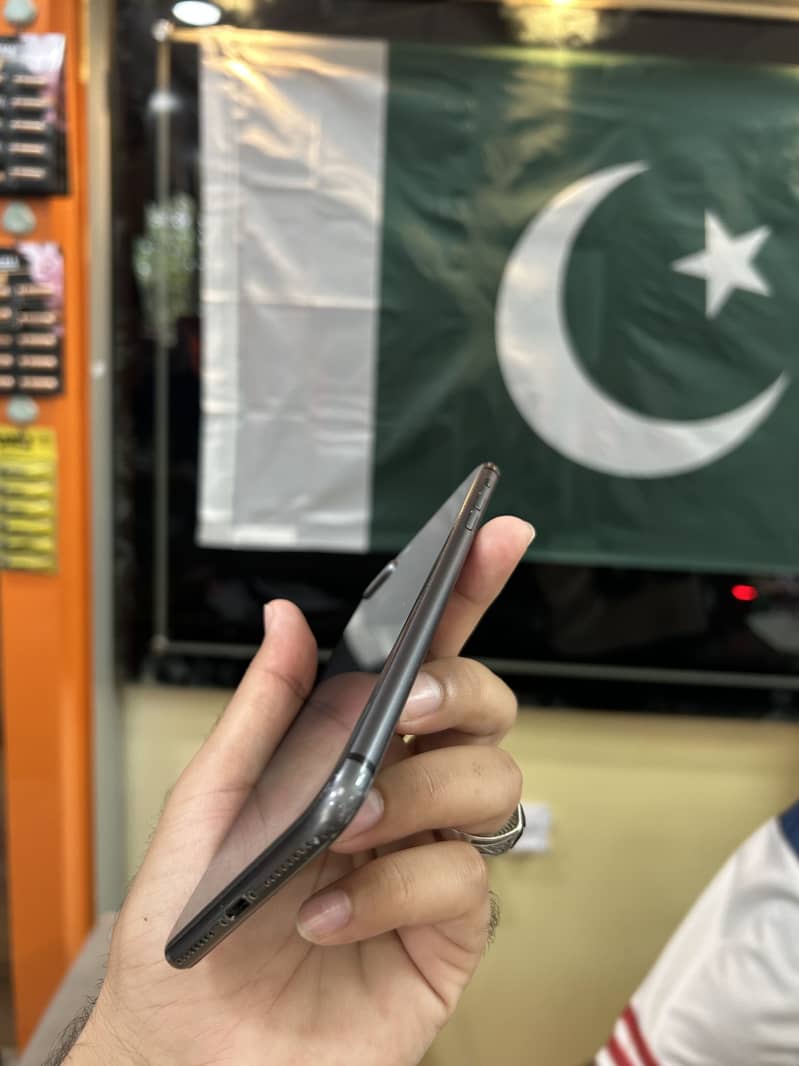 Apple iPhone 8 Plus 1