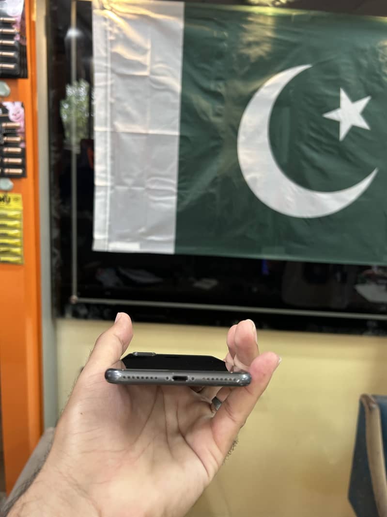 Apple iPhone 8 Plus 3