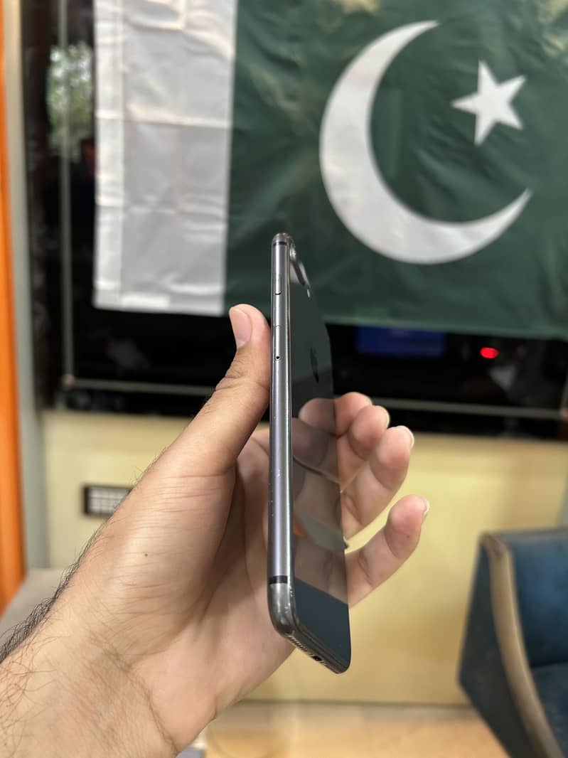 Apple iPhone 8 Plus 5