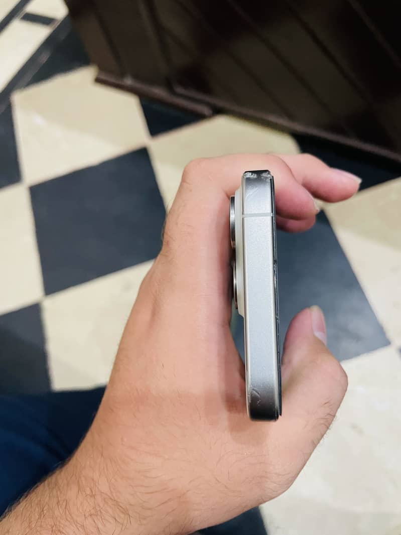 Apple iPhone 15 Pro 3