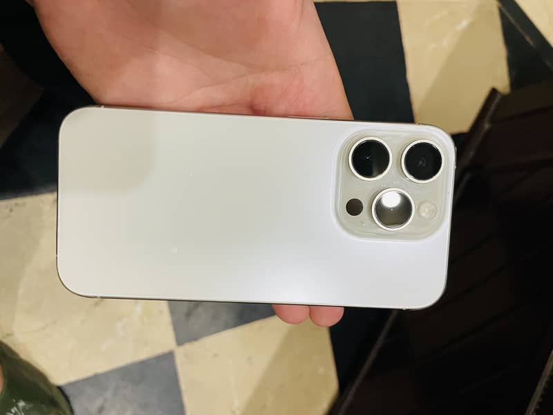 Apple iPhone 15 Pro 4