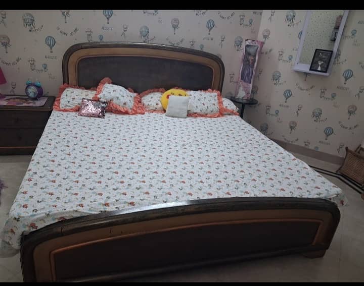 Bed with side tables 2