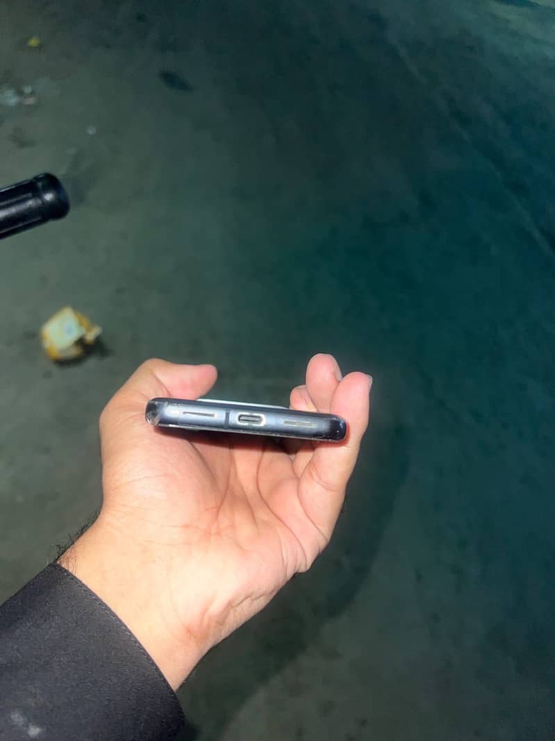 Google Pixel 8 4