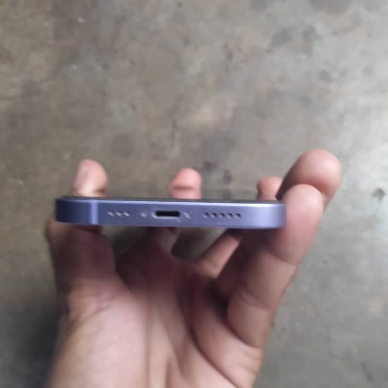 Apple iPhone 12 4