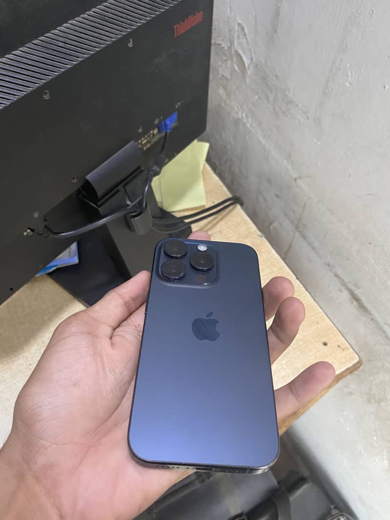 Apple iPhone 15 Pro 4