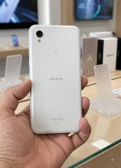Sharp AQUOS Sense2 (Docomo SH-01L) — Compact Gaming & App Device