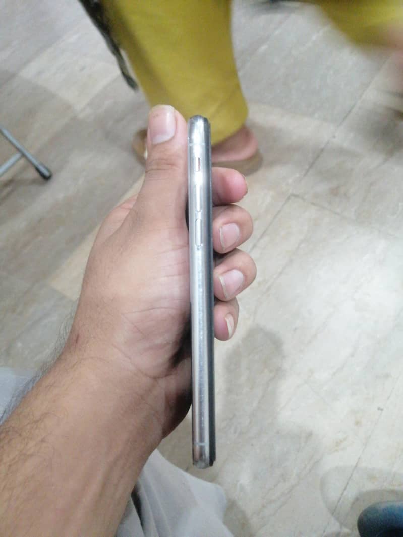 Apple iPhone X 3