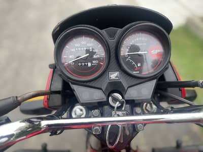 Honda CB 125F Red