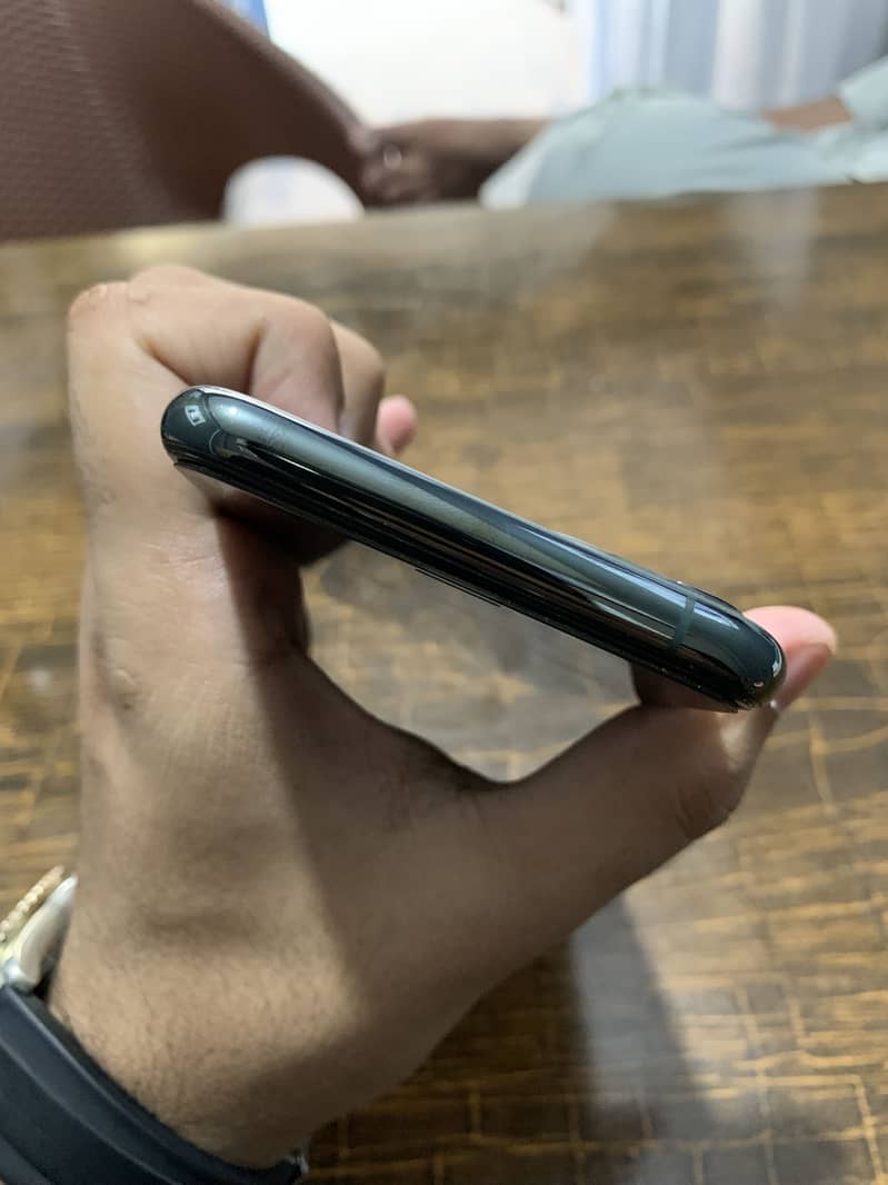 Apple iPhone 11 Pro 6