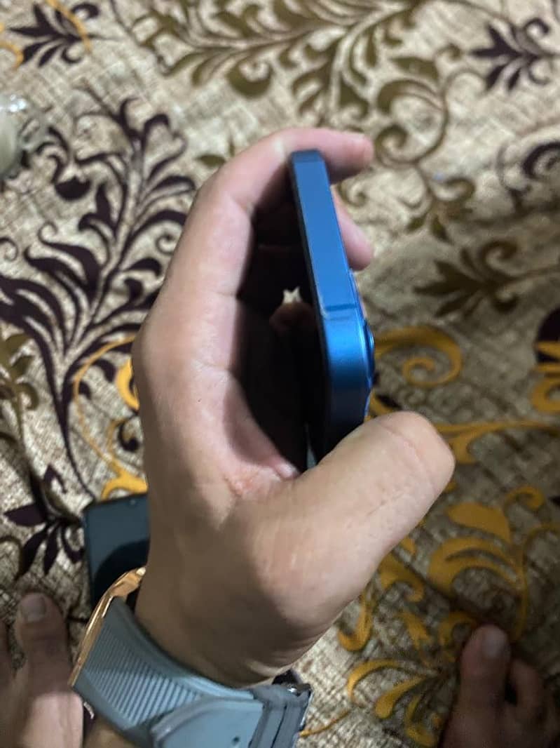 Apple iPhone 13 4