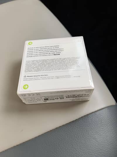 APPLE AIR PODS 4 WITH ACTIVE NOICE CANCELLATION